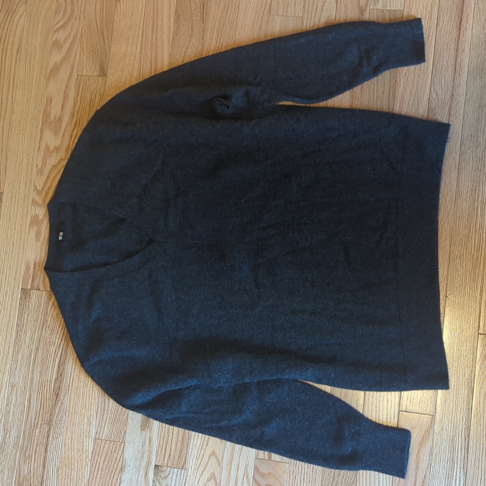 Uniqlo Cashmere Dark Gray V-Neck Sweater